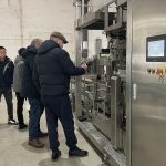 Szeretettel üdvözöljük a külföldi ügyfeleket, hogy látogassák meg cégünket a másodlagos bálázó berendezések ellenőrzésére