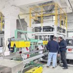 Két egységnyi 25 kg-os állateledel-automatikus mérlegelésű, zsákoló szállító és palettázó sor indult el ügyfelünk üzemében.